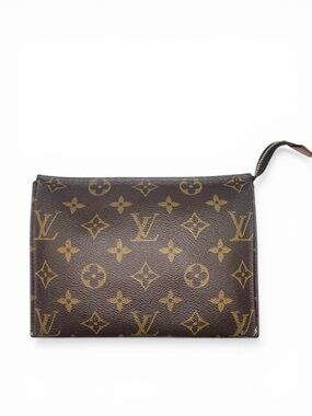 LOUIS VUITTON
Vintage Monogram Toiletry Pouch 17